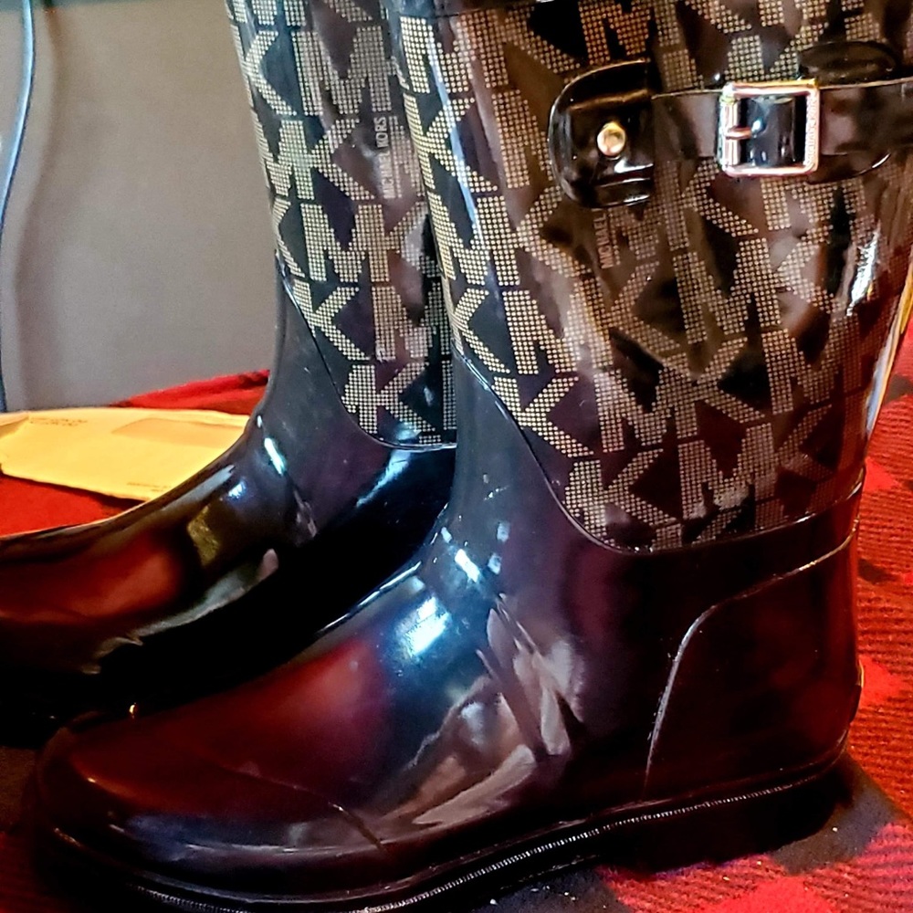 Micheal Kors Boots